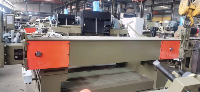 Spindleless veneer peeling machine for LVL production line
